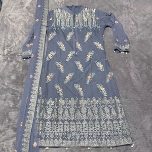 Salwar Kameez Gray and Cream Floral Salwar